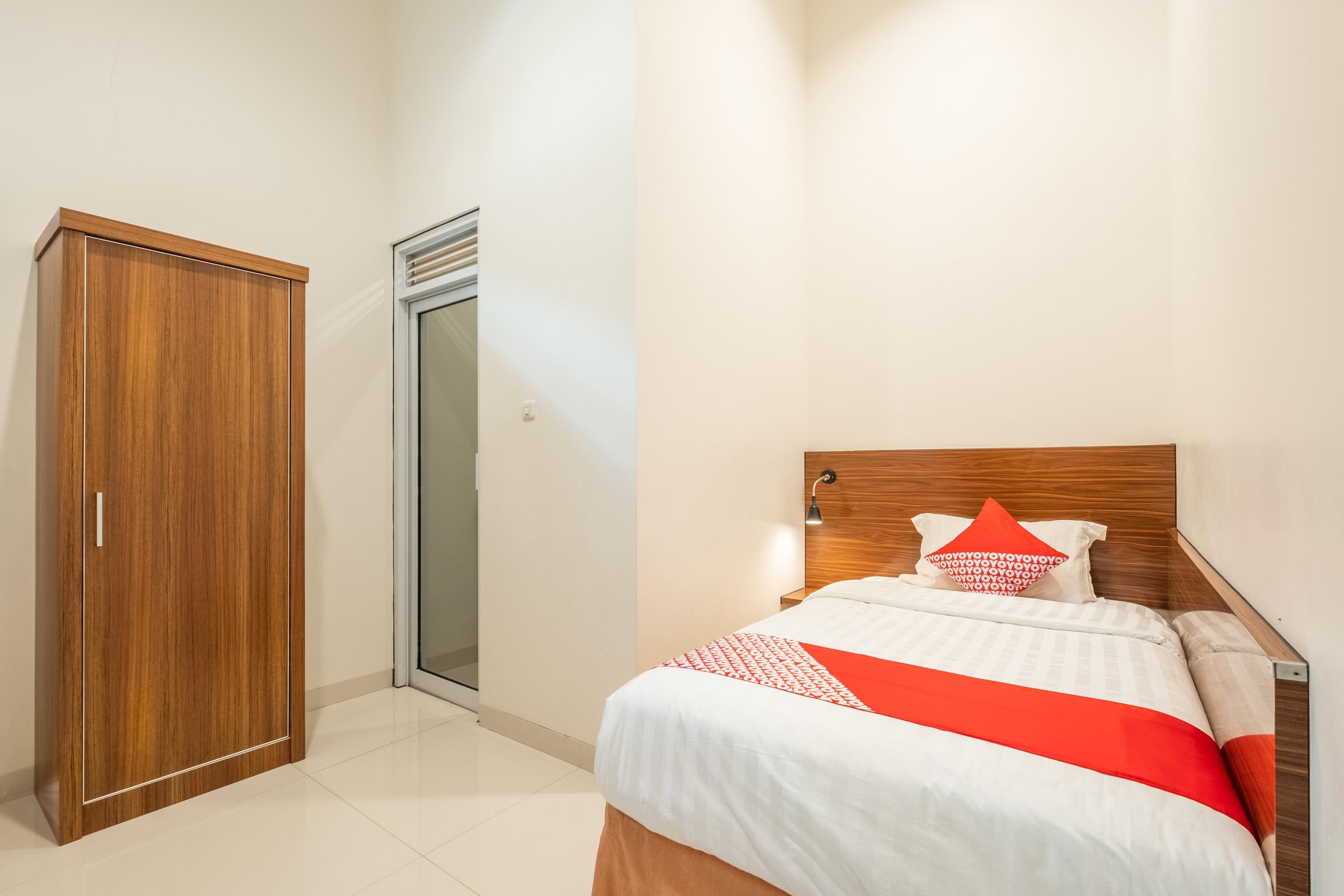 Urbanview Darmo Residence Bandung Exterior foto