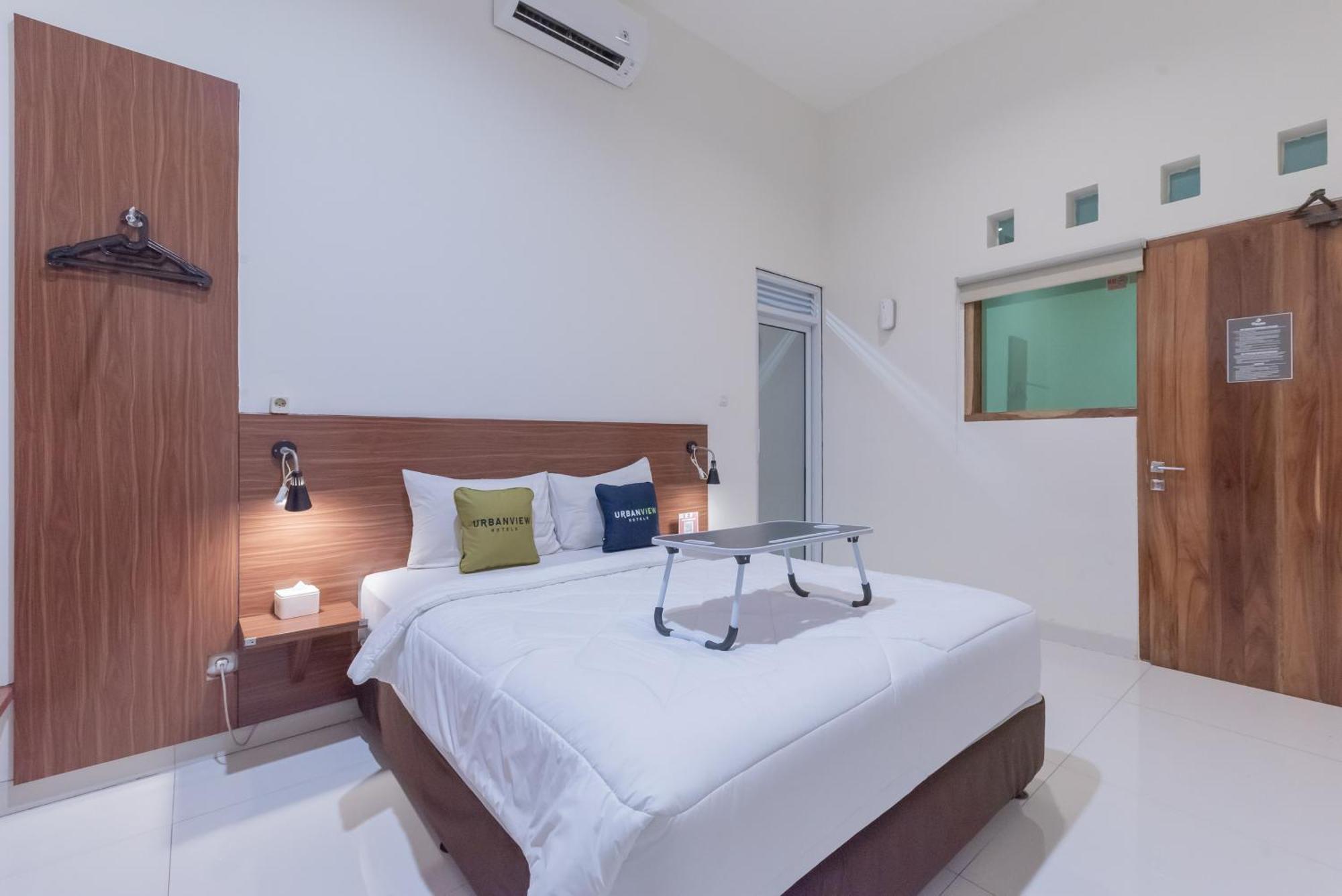 Urbanview Darmo Residence Bandung Exterior foto
