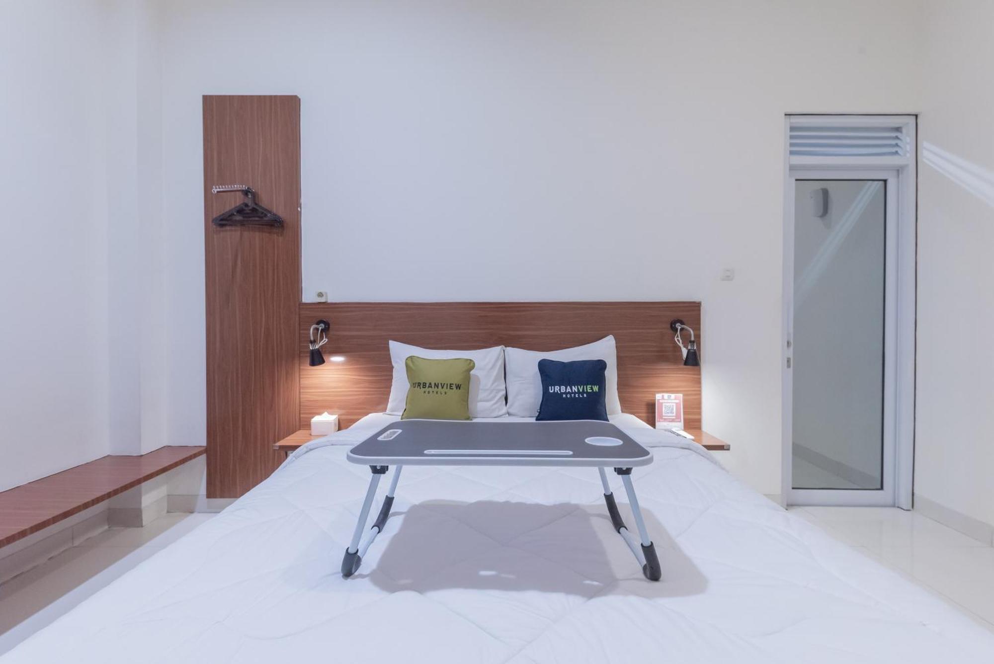 Urbanview Darmo Residence Bandung Exterior foto