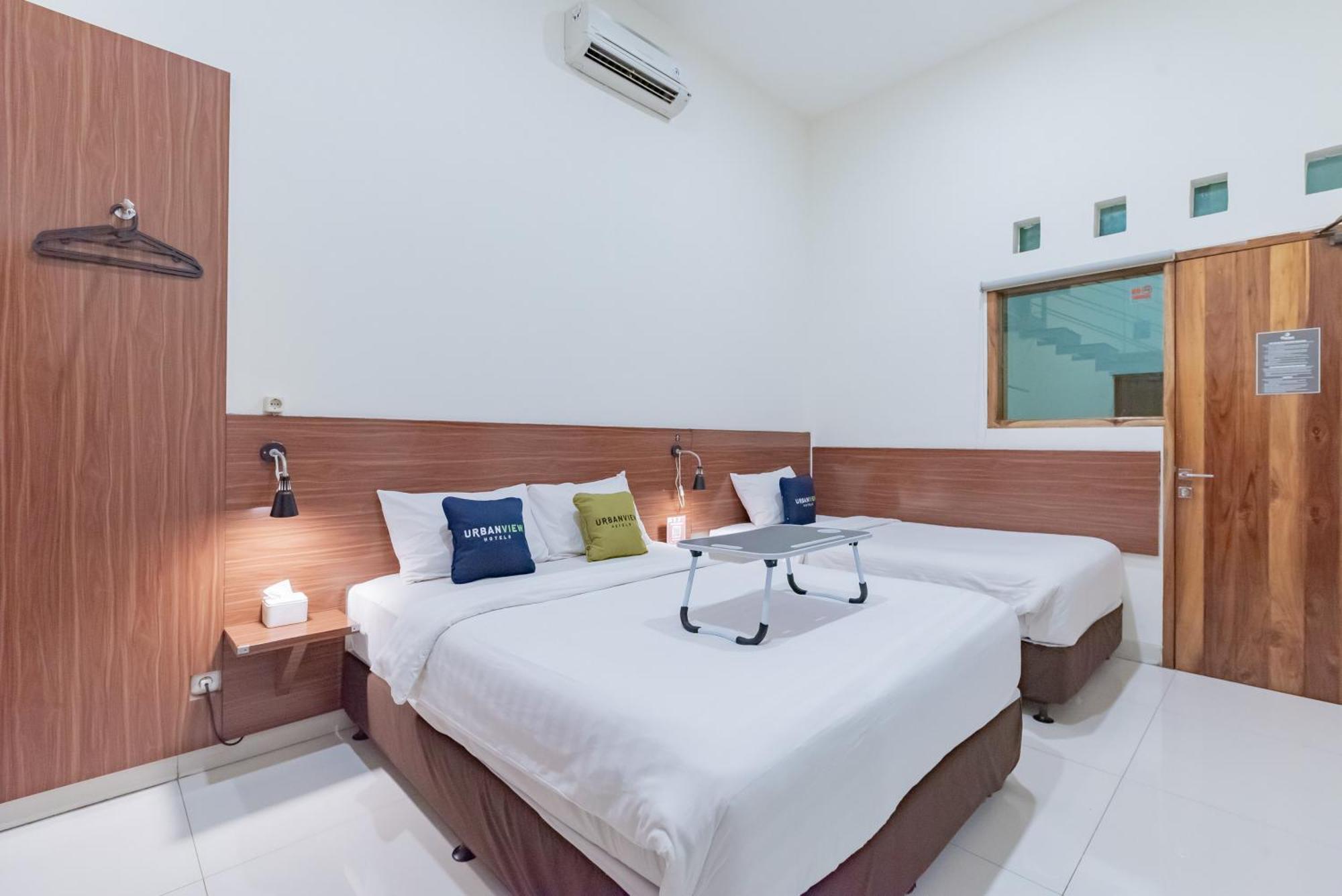 Urbanview Darmo Residence Bandung Exterior foto