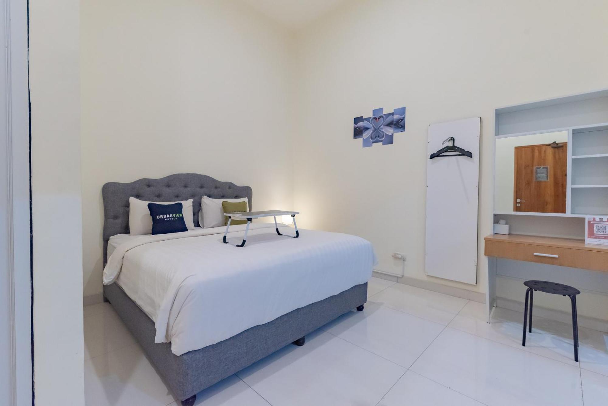 Urbanview Darmo Residence Bandung Exterior foto