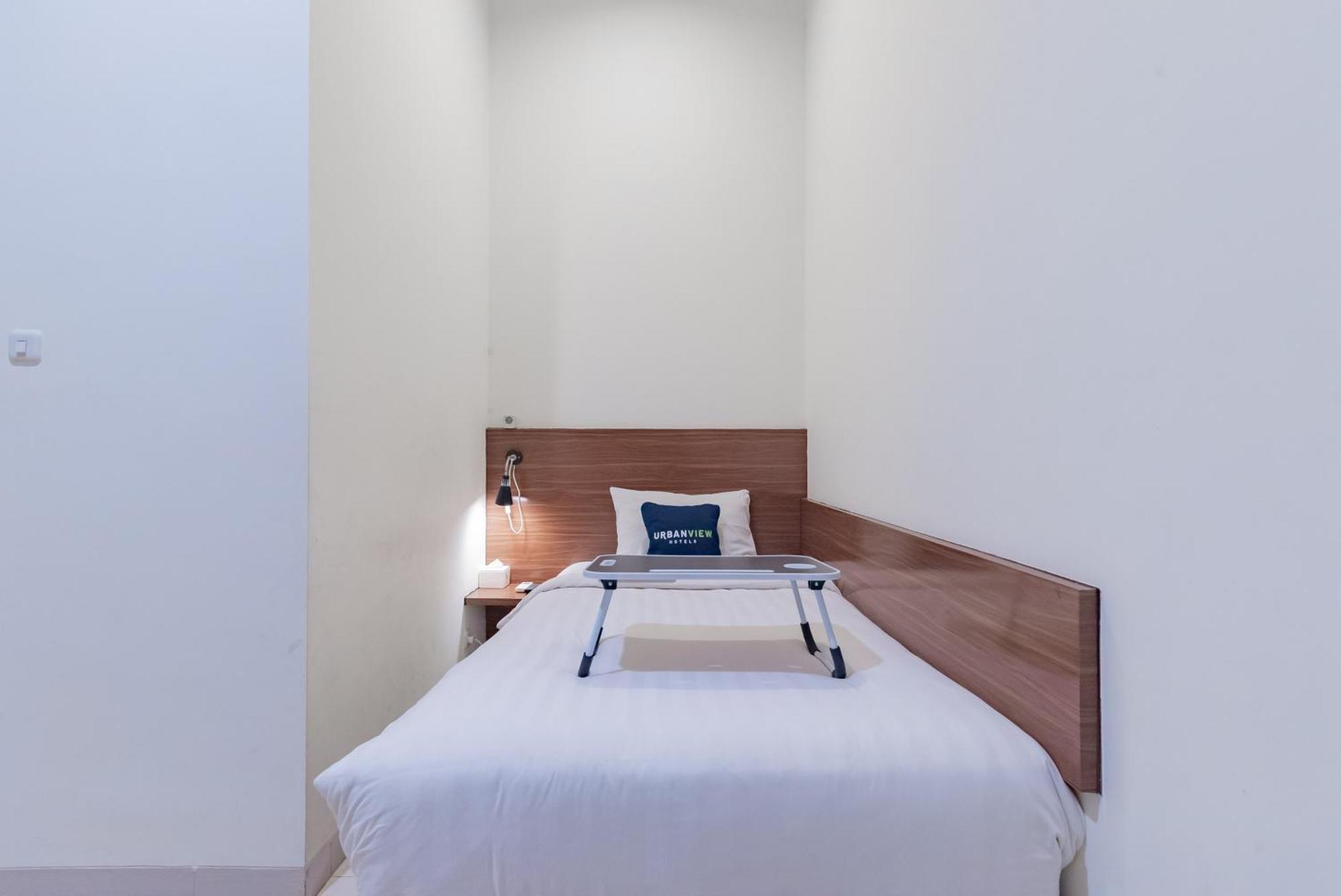 Urbanview Darmo Residence Bandung Exterior foto