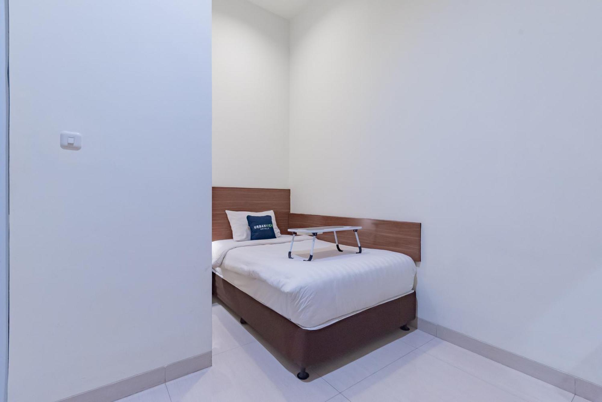 Urbanview Darmo Residence Bandung Exterior foto