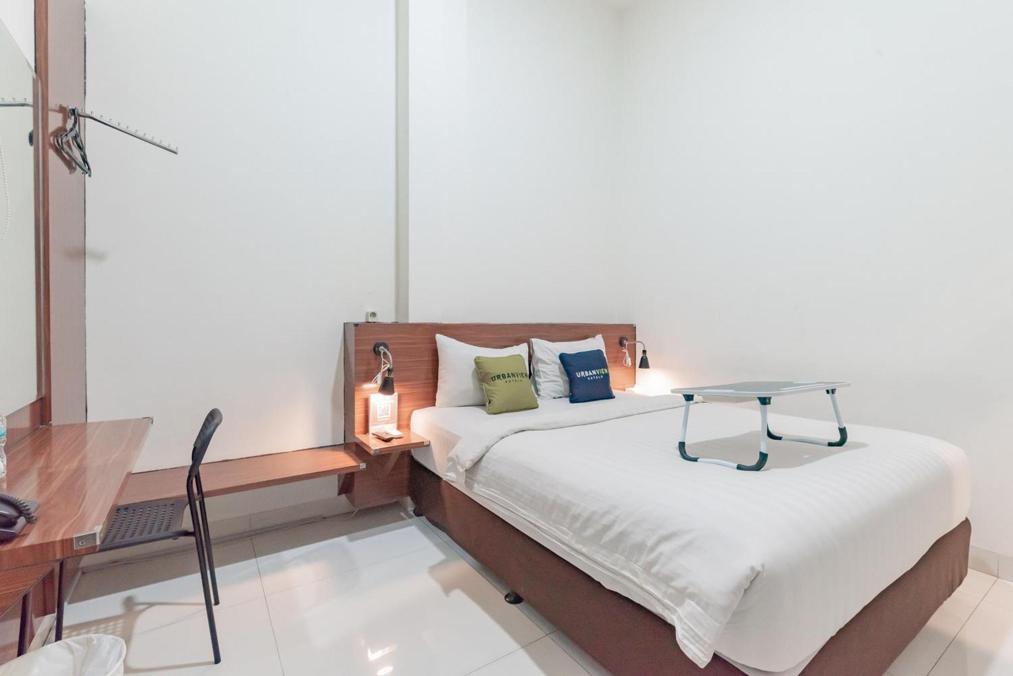 Urbanview Darmo Residence Bandung Exterior foto