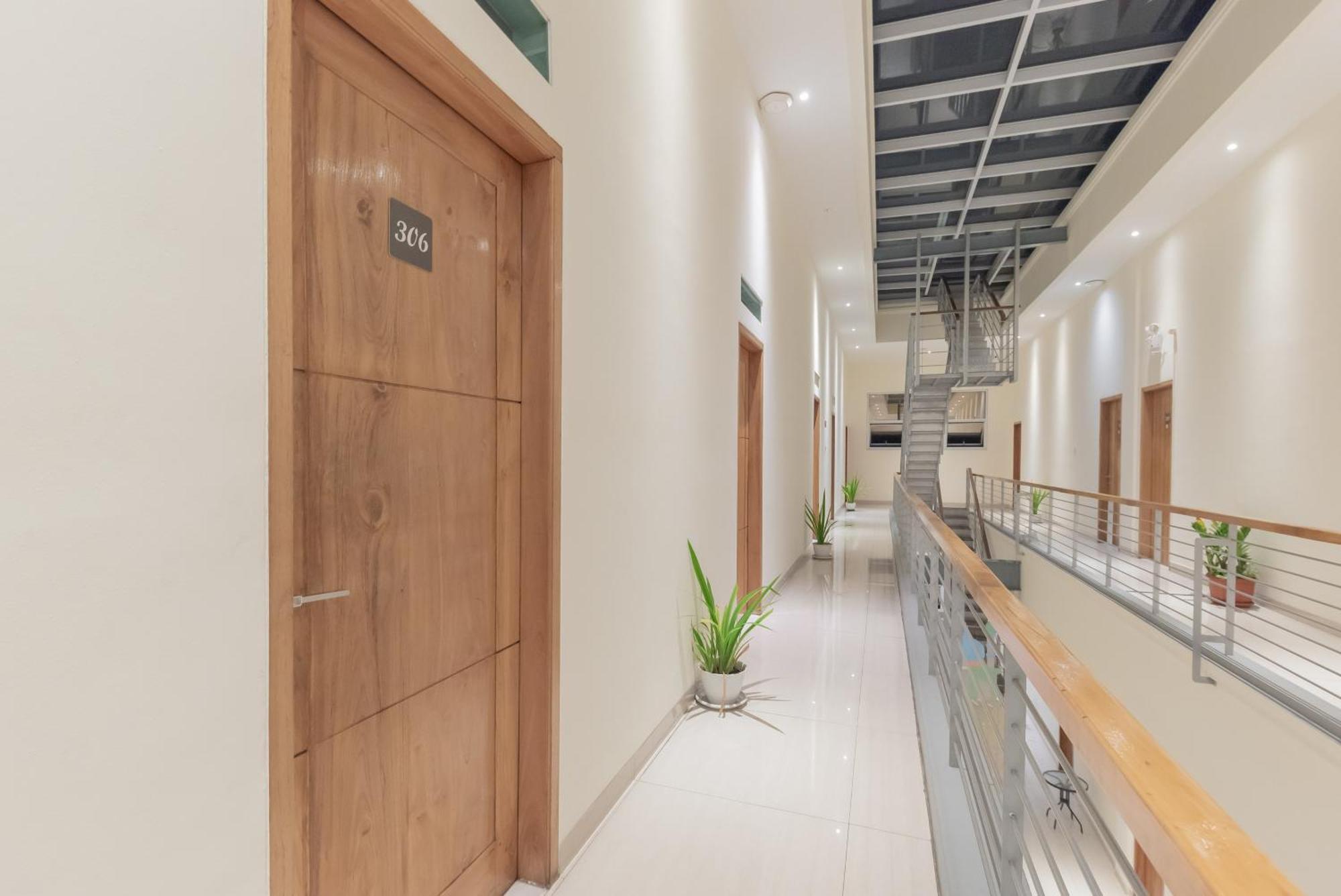 Urbanview Darmo Residence Bandung Exterior foto